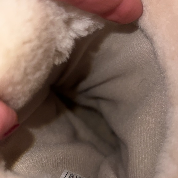UGG boots. 4 - Picture 6 of 9